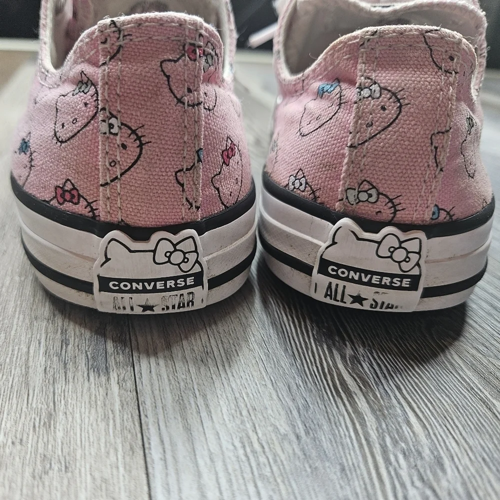 Converse x Hello Kitty Sanrio Low Sneakers Girls Youth 2 Pink + White